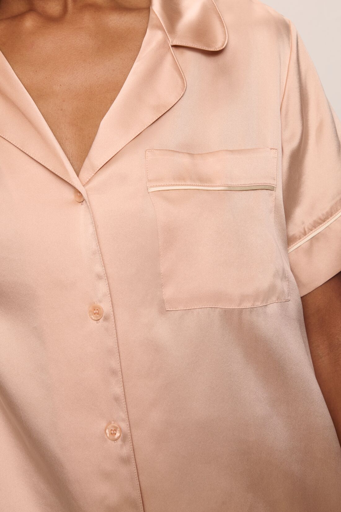 Model is wearing Inez Washable Silk Short PJ Set in Rose Cloud/Champagne