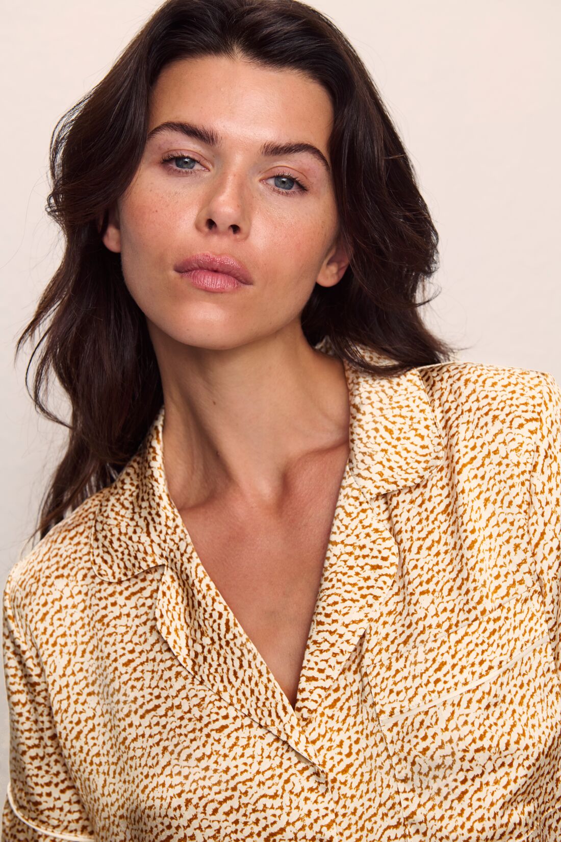 Model is wearing Inez Washable Silk Printed Short PJ Set in Mink Puff/Ivory