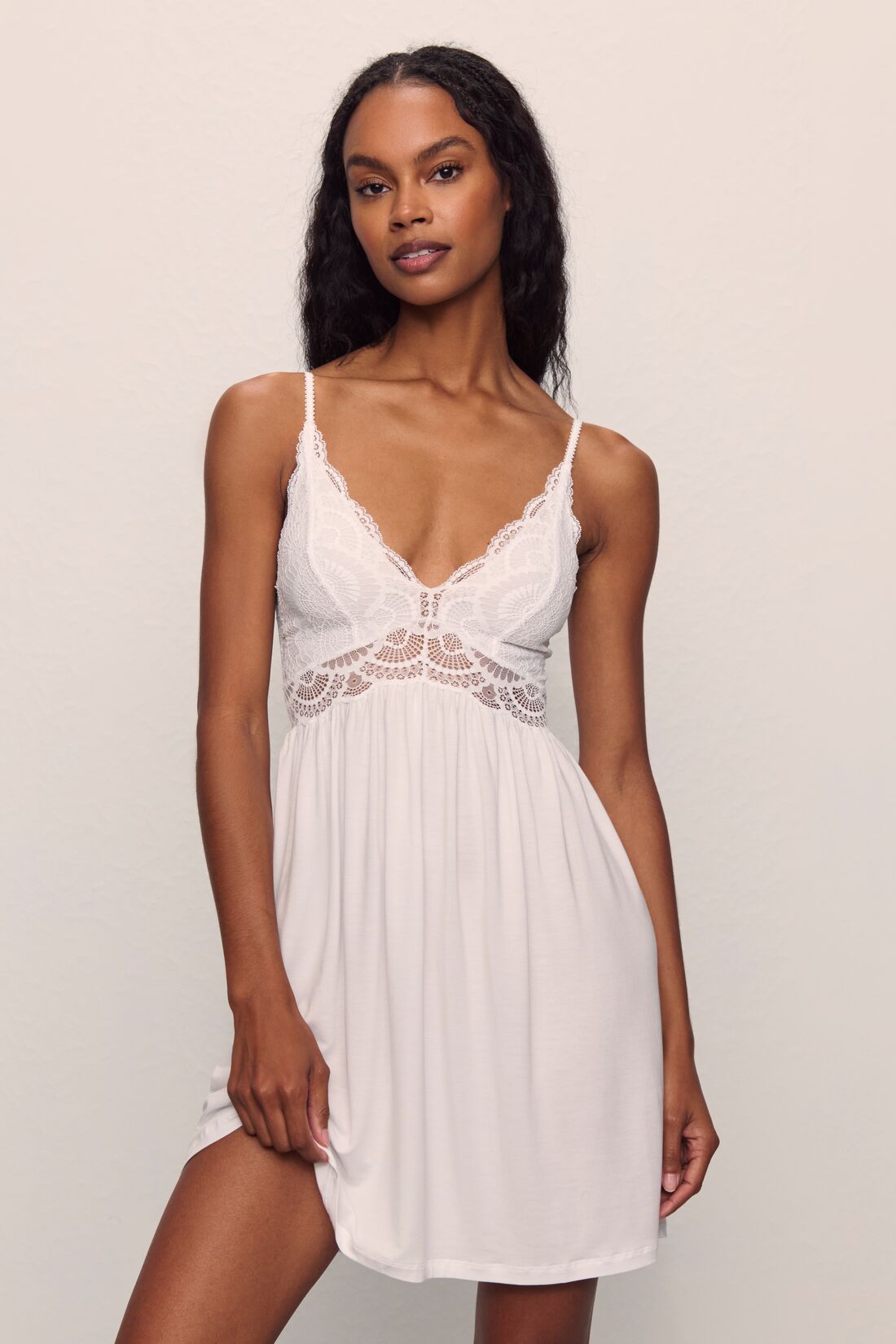 Model is wearing Mariana TENCEL™ Modal Chemise in White